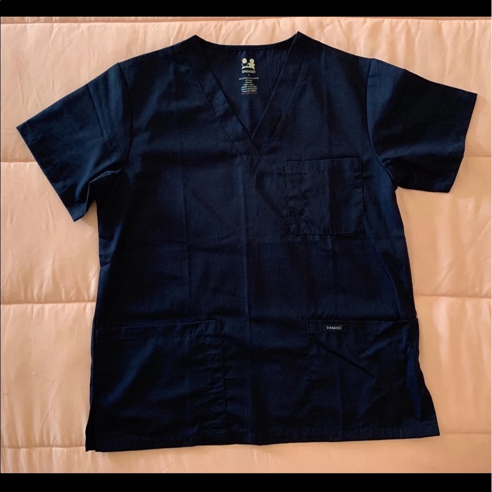 DAGACCI SCRUB TOP SMALL NAVY NWOT